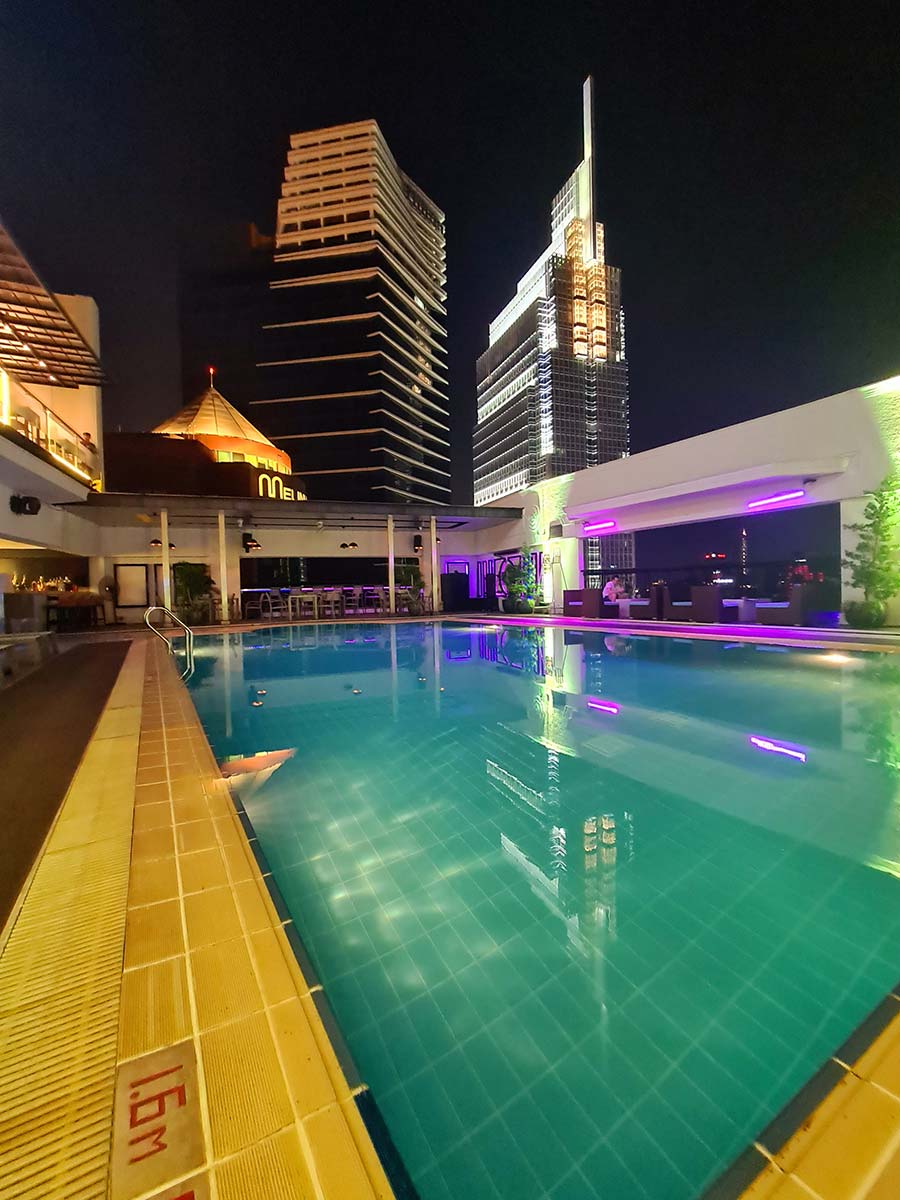 Renaissance Riverside Hotel Saigon Club Lounge roof top bar and swimming pool