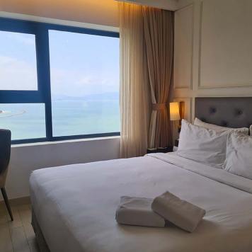 Corner Suite Bay View Wyndham Danang Golden Bay Vitenam 2023 Hotel review