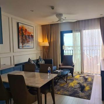 Corner Suite Bay View Wyndham Danang Golden Bay Vitenam 2023 Hotel review